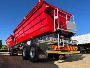 sumeil side tipper trailer back view