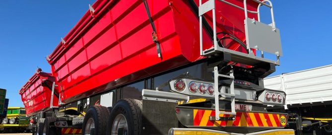 sumeil side tipper trailer back view