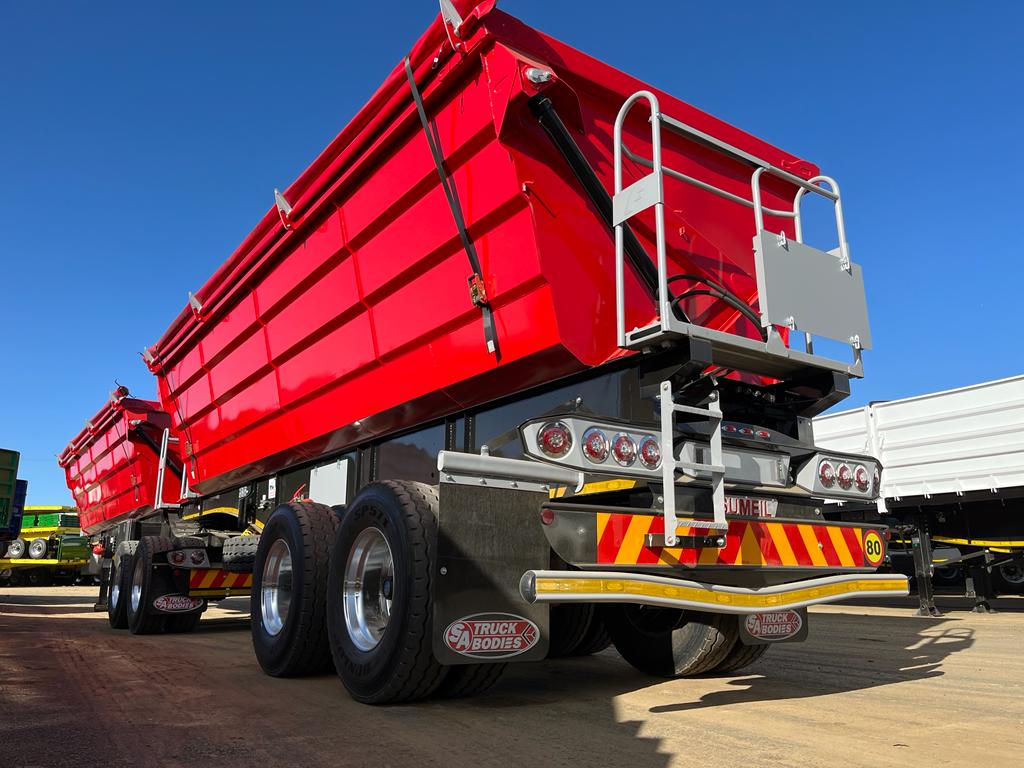 sumeil side tipper trailer back view