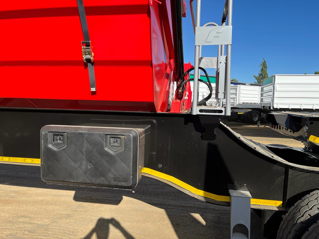 side tipper trailer chassis closeup